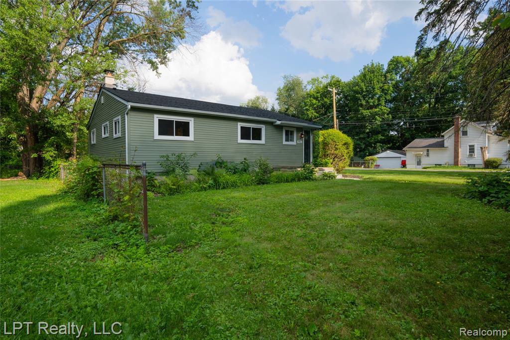 19412 Gaylord, Redford, MI 48240 — Photo 2