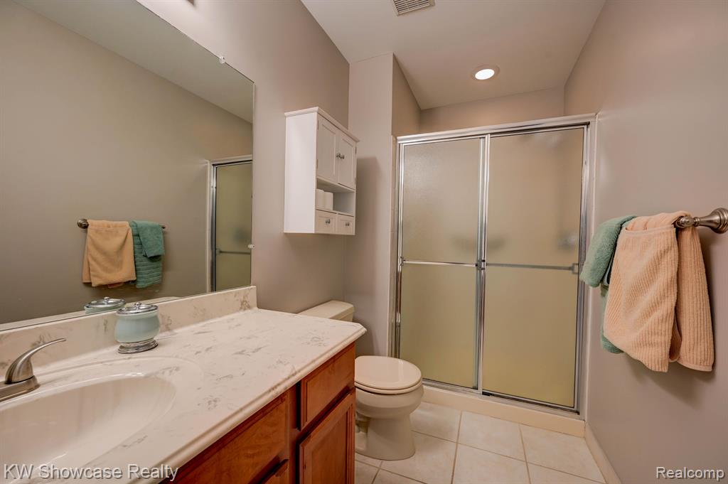 1074 ANDOVER Circle, Commerce Twp, MI 48390 — Photo 31