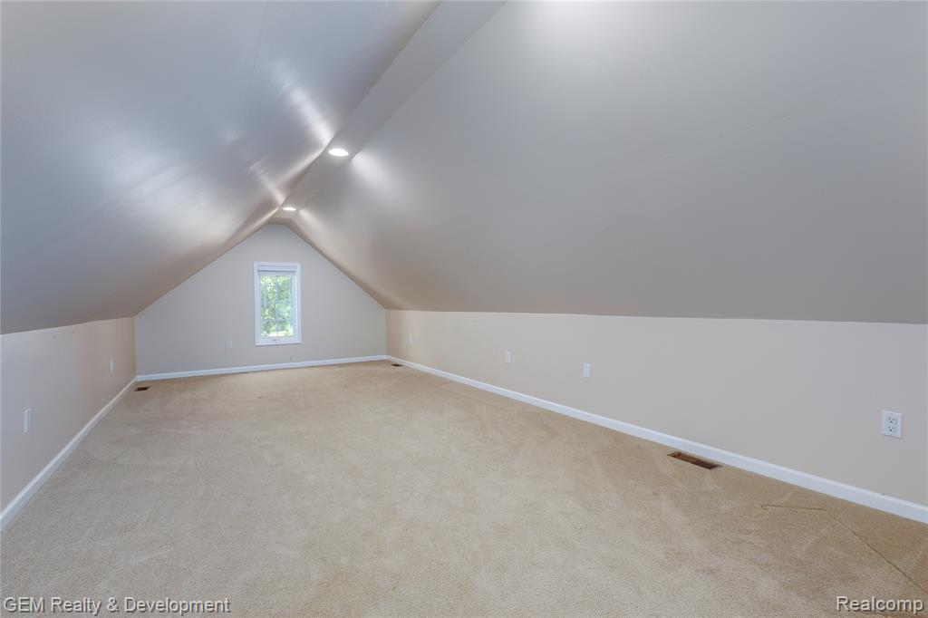 9054 Green Hickory Lane, Fenton, MI 48430 — Photo 39