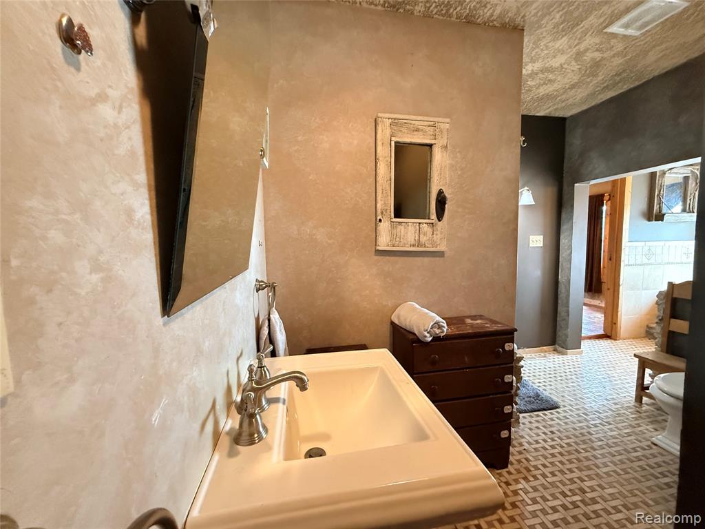 3194 S Vassar Road, Burton, MI 48519 — Photo 21