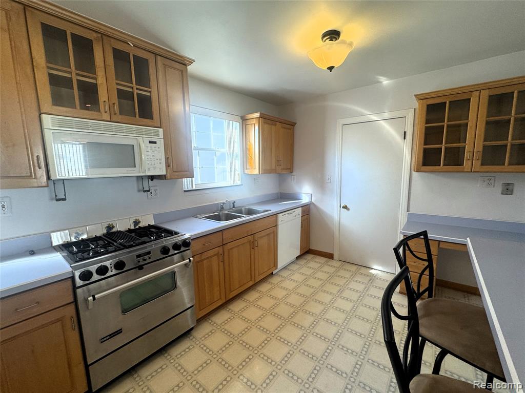 431 Elm Street, Trenton, MI 48183 — Photo 7
