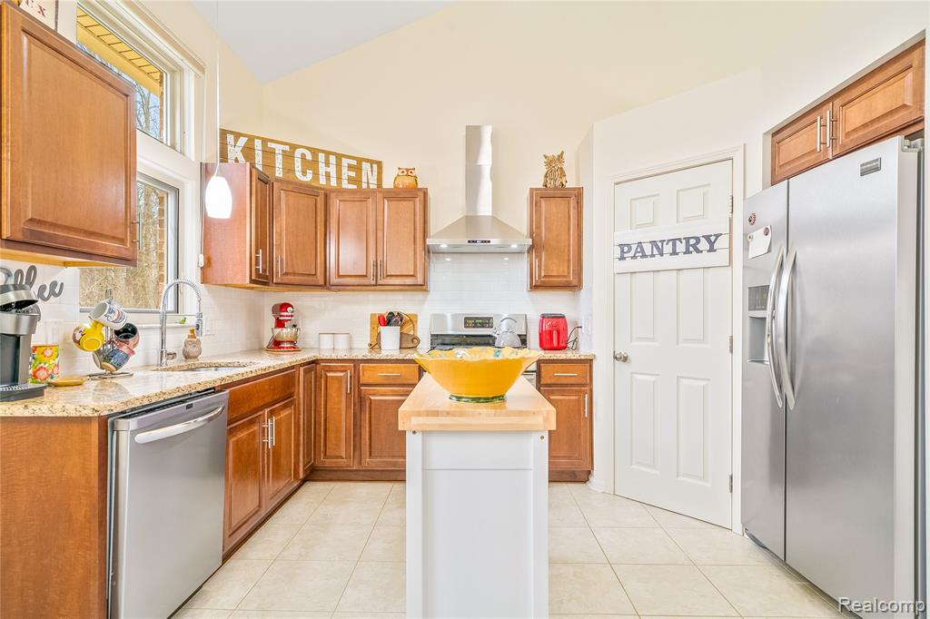 454 BREAKWATER, Belleville, MI 48111 — Photo 17