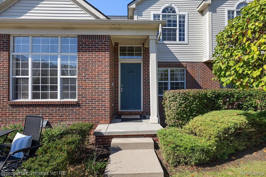 8204 Alexa Drive, Commerce Twp, MI 48390 — Photo 5