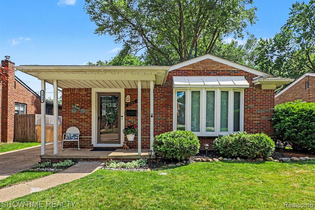 1955 Catalpa Drive, Berkley, MI 48072