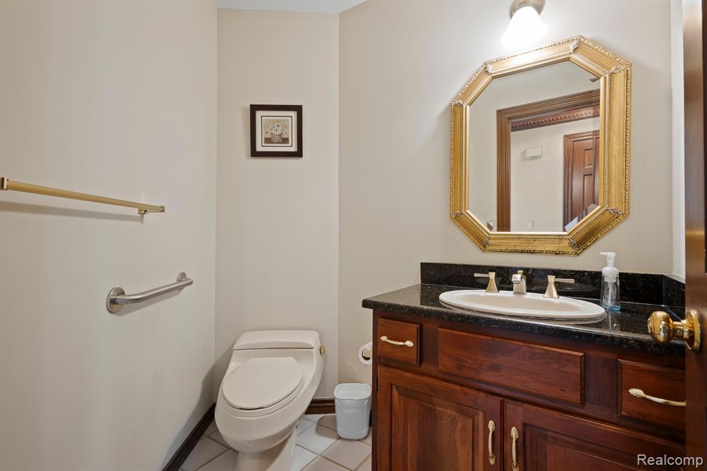 415 W HICKORY GROVE Road, Bloomfield Hills, MI 48302 — Photo 19
