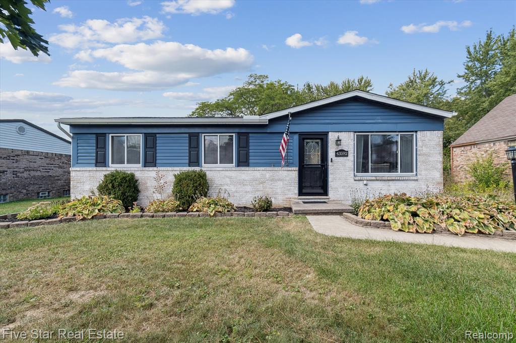43592 Champlain Court, Canton, MI 48188 — Photo 2