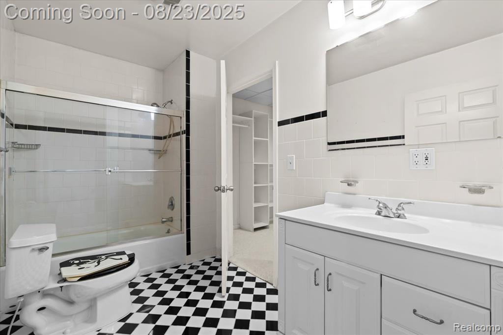 5770 Point Of The Woods Drive, West Bloomfield, MI 48324 — Photo 26