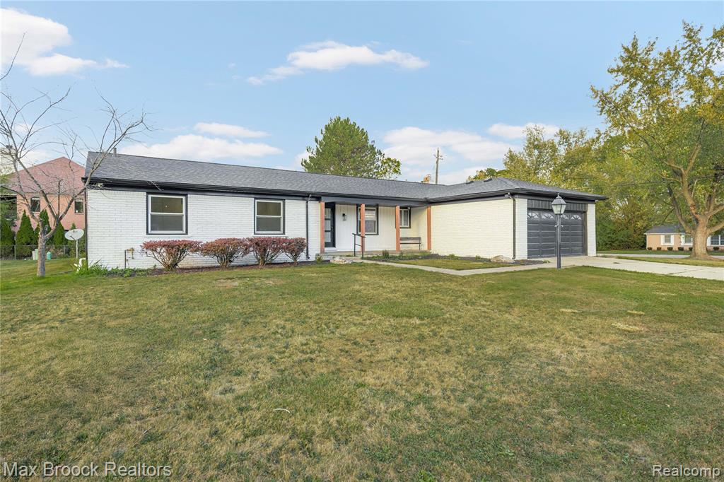4800 Faircourt Drive, West Bloomfield, MI — Photo 2
