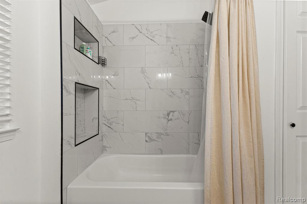 1065 Equestrian Drive, South Lyon, MI, 48178