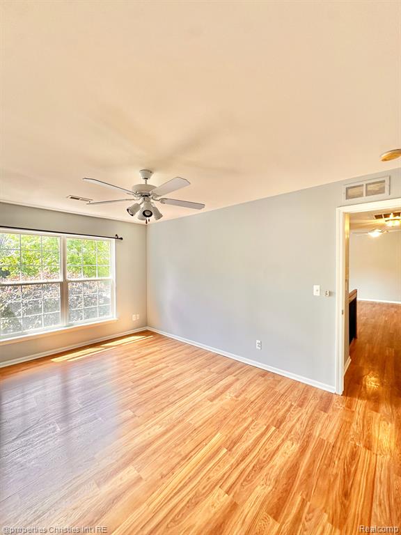 4235 BERKSHIRE Drive, Sterling Heights, MI 48314 — Photo 16