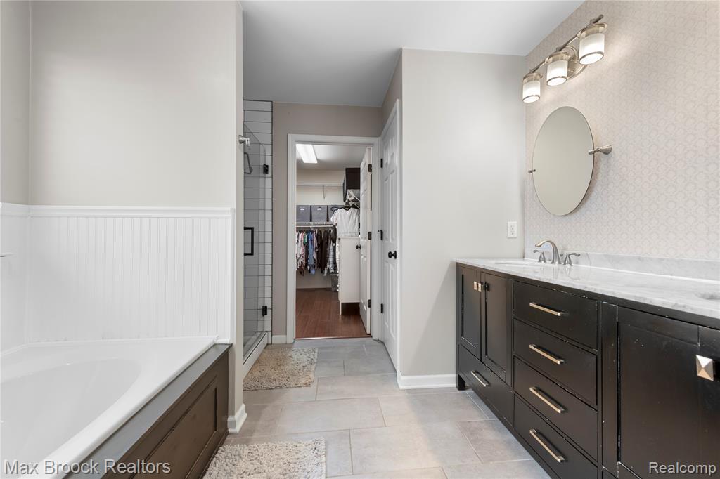 9894 High Meadow Drive, Ypsilanti, MI 48198 — Photo 22