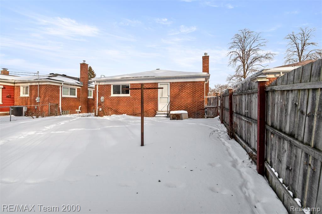 20295 Huntington Road, Detroit, MI 48219 — Photo 38