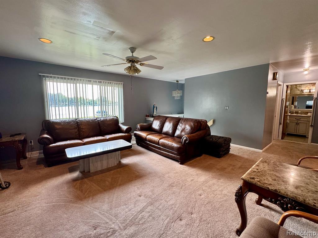 915 JAMES K Boulevard, Pontiac, MI 48341 — Photo 17