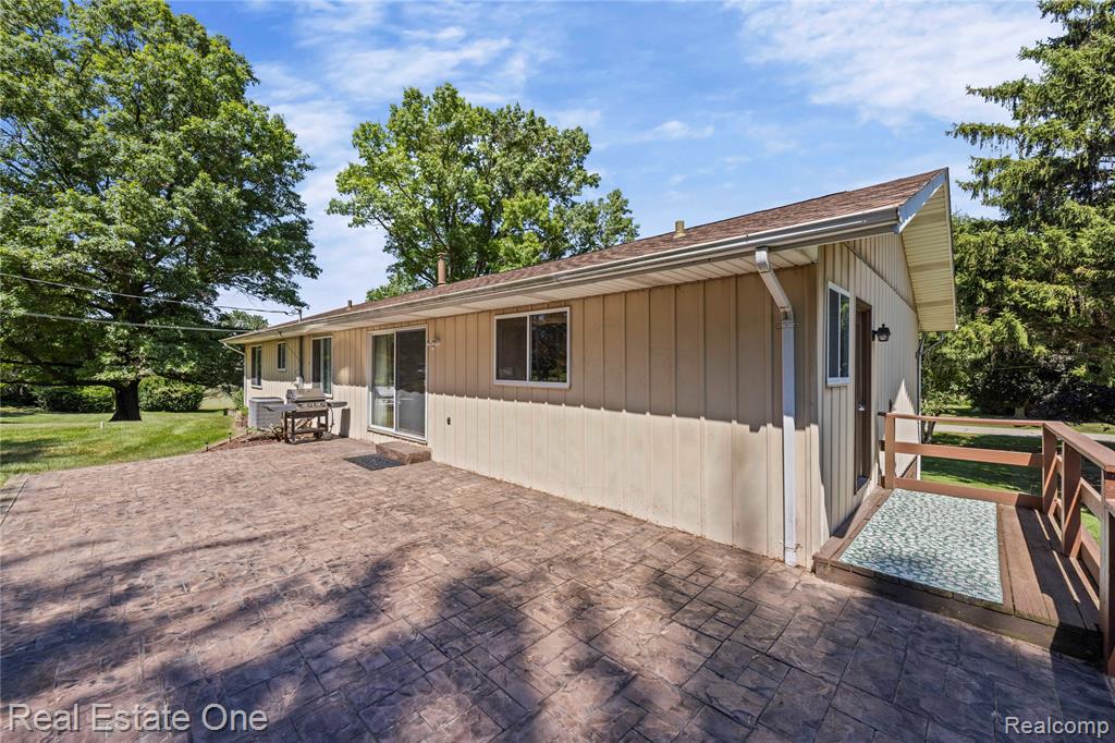 7400 Biscayne Avenue, White Lake, MI 48383 — Photo 34