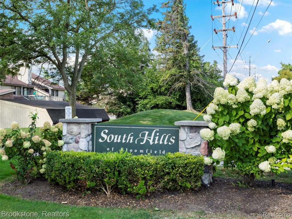 1652 S Hill Circle, Bloomfield Hills, MI 48304 — Photo 41