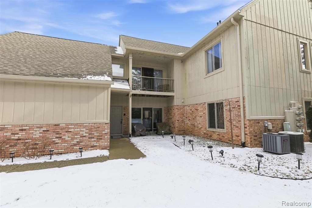 29325 Laurel Drive, Farmington, MI 48331 — front exterior