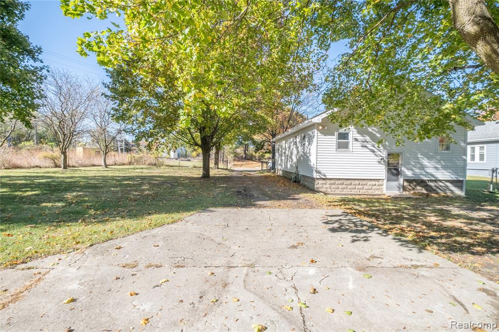 307 Center Street, Holly, MI 48442 — Photo 19