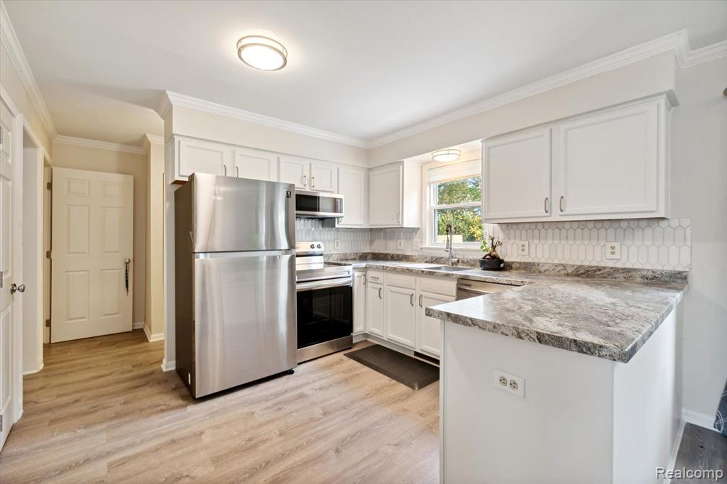 13365 LAKE POINT Boulevard, Belleville, MI 48111 — Photo 19