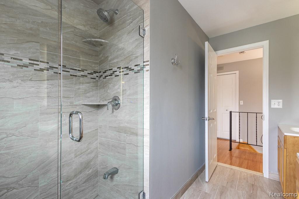 5394 Pond Bluff Drive, West Bloomfield, MI 48323 — Photo 30