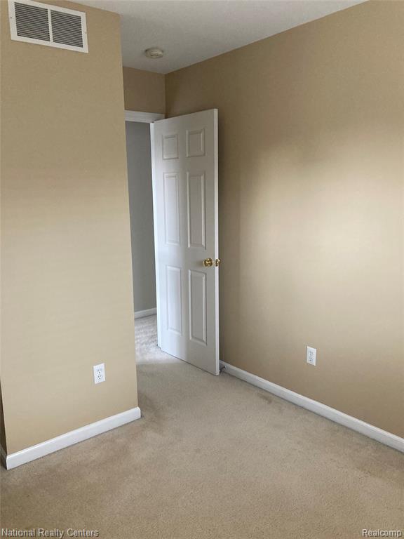 5028 Clintonville Pines Drive, Clarkston, MI — Photo 9