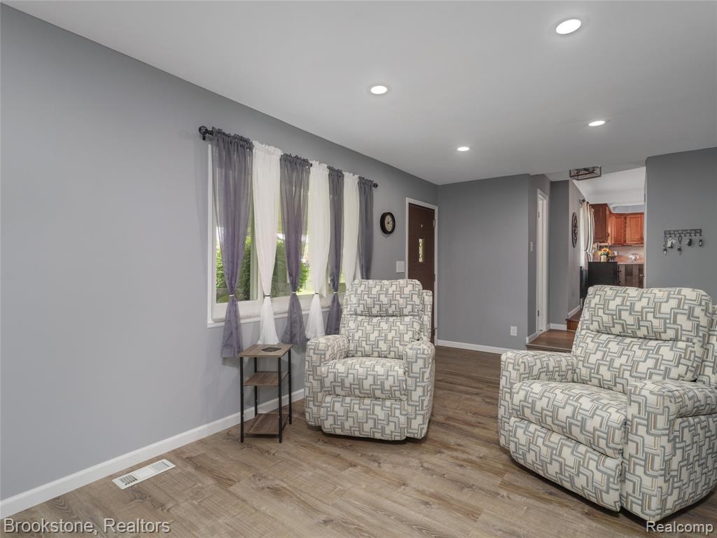6042 Ravenswood Drive, Utica, MI 48316 — Photo 5