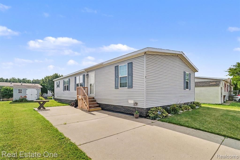 8516 Michael Drive, Newport, MI 48166