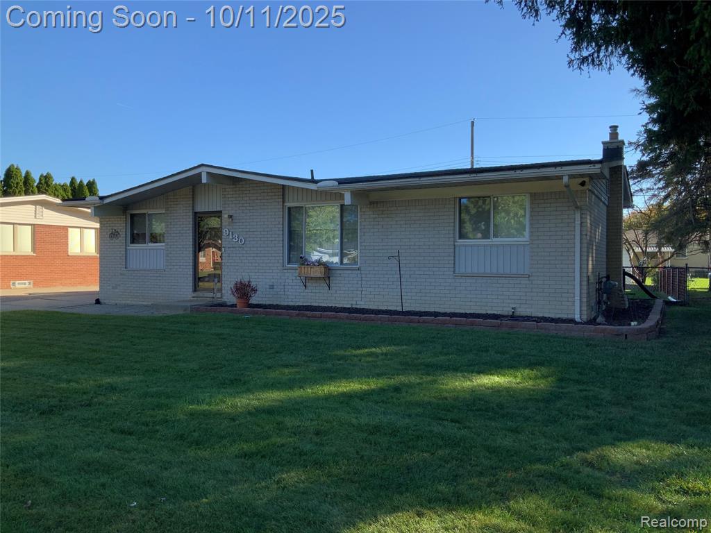 9130 E Bassett Court, Livonia, MI 48150 — Photo 3