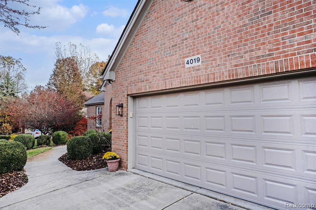 4019 Pine Ridge Court, Fenton, MI 48430 — Photo 4