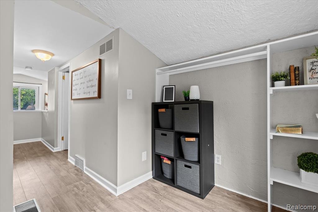 593 Heights Road, Lake Orion, MI 48362 — Photo 19
