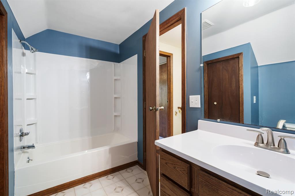 8038 Duquette Road, Brockway, MI 48097 — Photo 25
