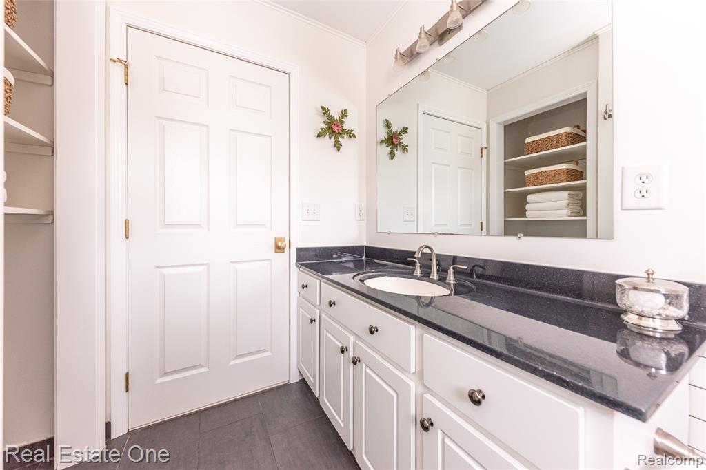 9410 Maple Run Court, Pinckney, MI 48169 — Photo 32