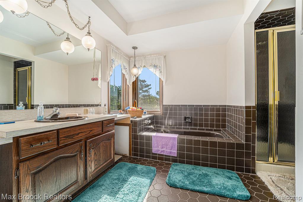 5242 CARDINAL Drive, Troy, MI 48098 — Photo 15