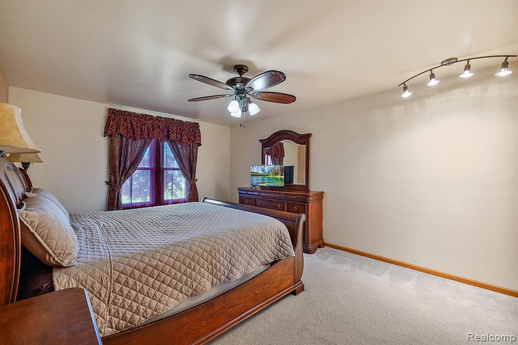 10161 LONGFORD Drive, South Lyon, MI 48178 — Photo 6