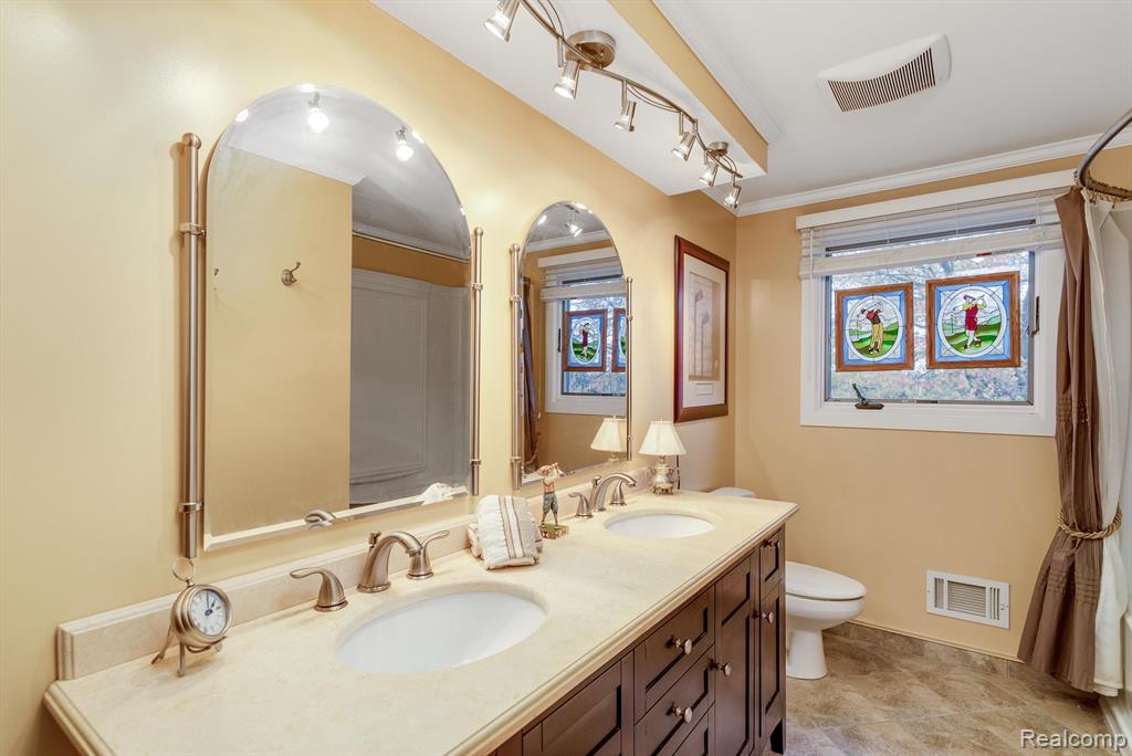 682 Heritage Lane S, Rochester Hills, MI 48309 — Photo 30