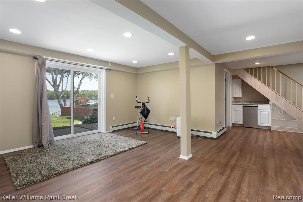 5842 Pleasant Drive, Waterford, MI 48329 — Photo 22