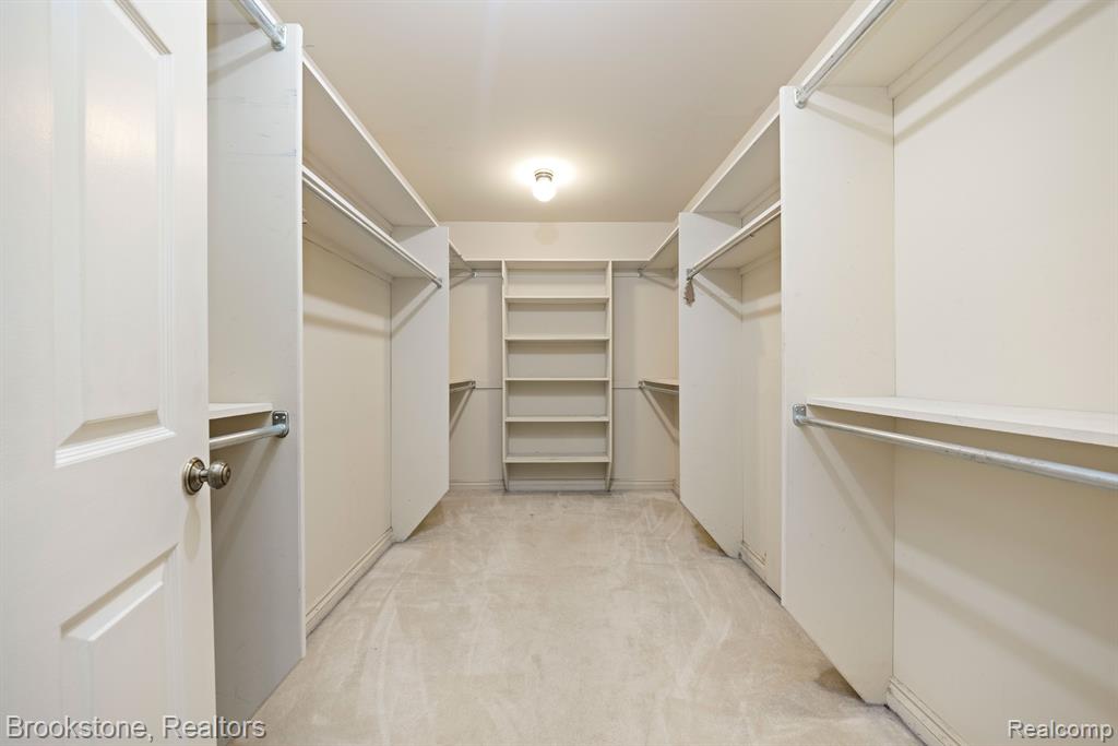 4237 WOODLANDS Lane, Orchard Lake Village, MI 48323 — Photo 20
