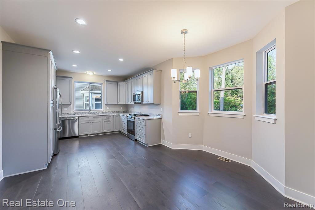 529 Indian Oaks Drive, Howell, MI 48843 — Photo 11
