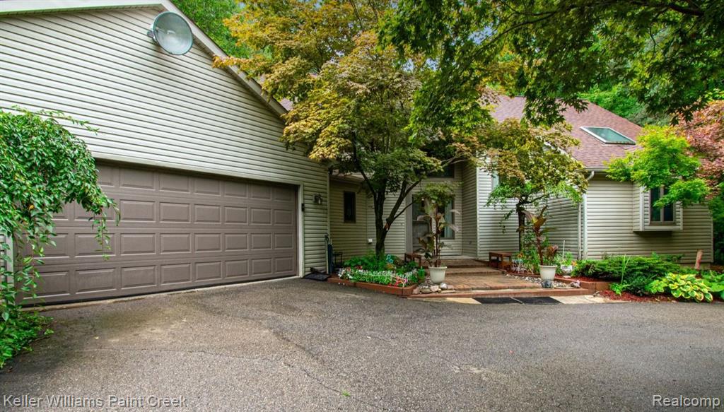 713 KNIBBE Road, Lake Orion, MI 48362 — Photo 2