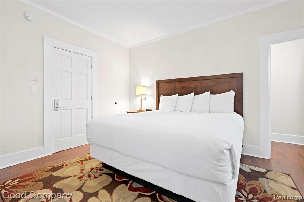 612 N LAKESHORE Drive, Ludington, MI 49431 — Photo 94