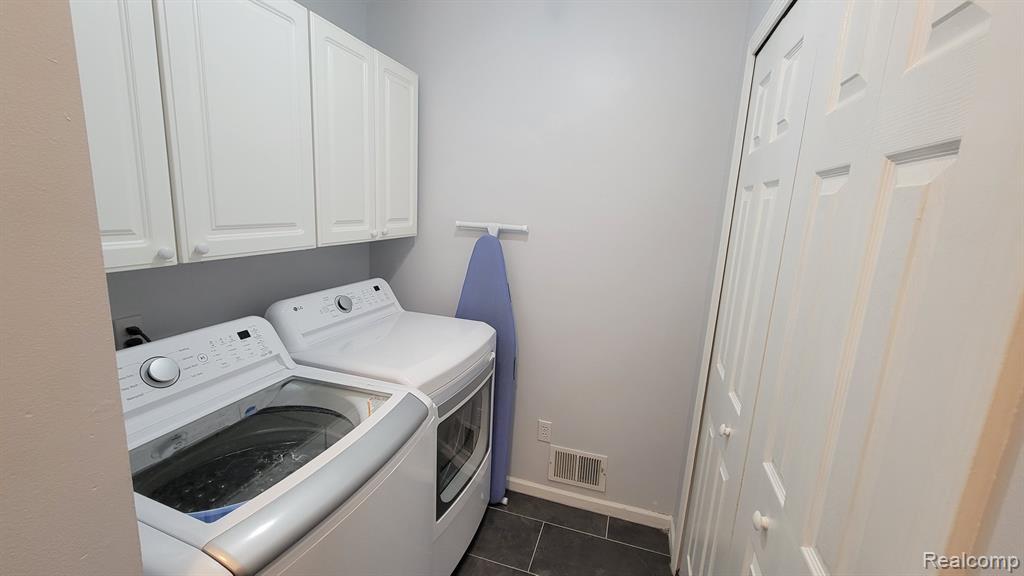 6192 N SHORE Drive, West Bloomfield, MI 48324 — Photo 41