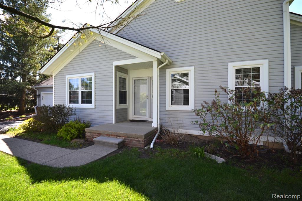 1166 Fairways Boulevard, Troy, MI 48085 — Photo 2