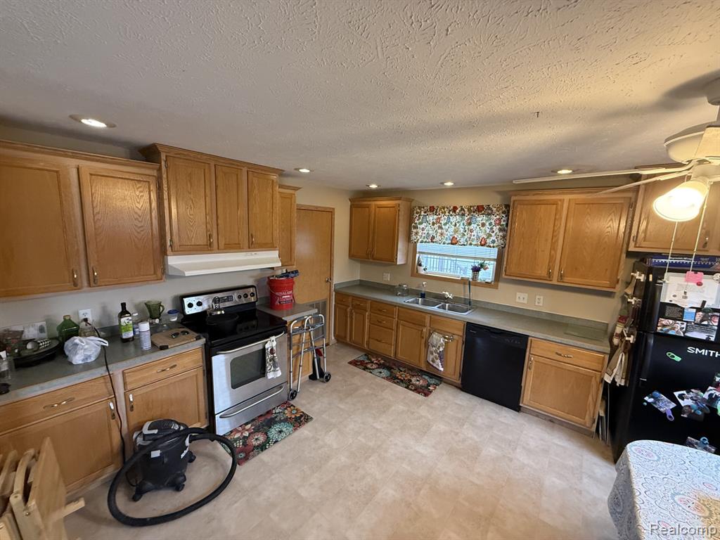 11224 Nearbrook Court, South Lyon, MI 48178 — Photo 2