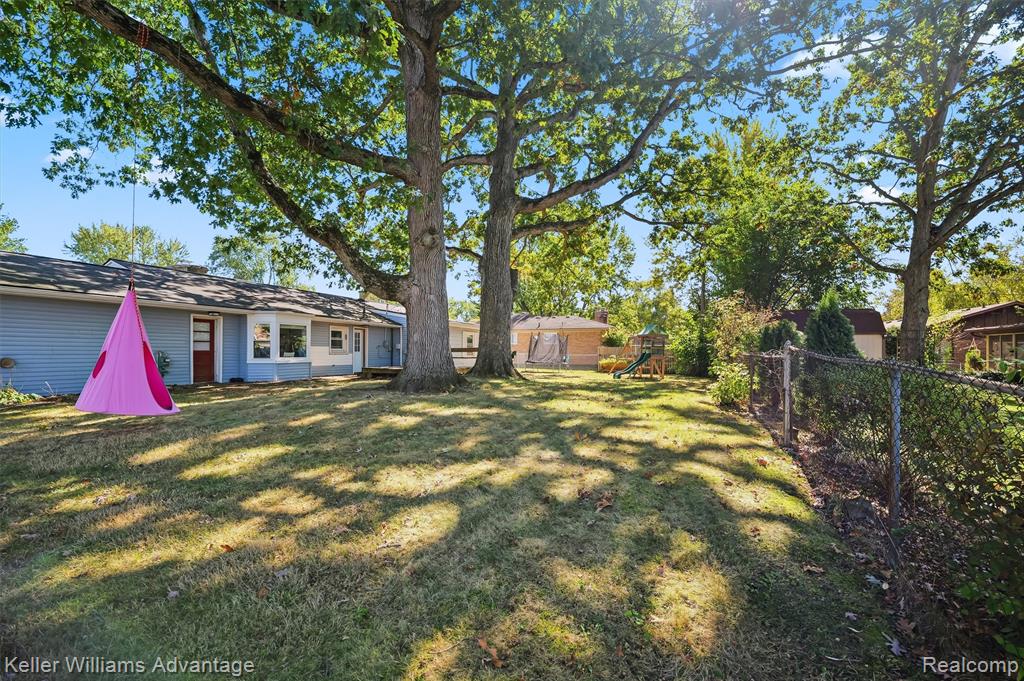671 E Crest Lane, South Lyon, MI 48178 — Photo 38
