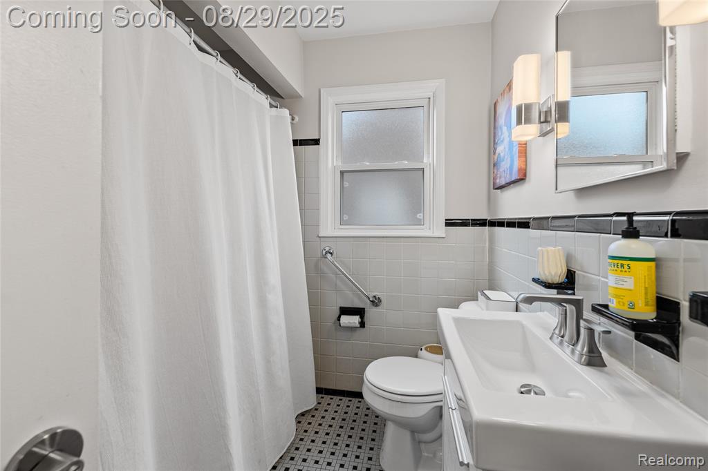 712 S Minerva Avenue, Royal Oak, MI 48067 — Photo 14