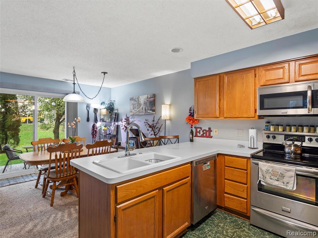 4970 Oak Hill Drive, Waterford, MI 48329 — Photo 14