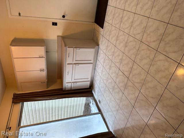 942 Hogarth Avenue, Waterford, MI 48328 — Photo 8