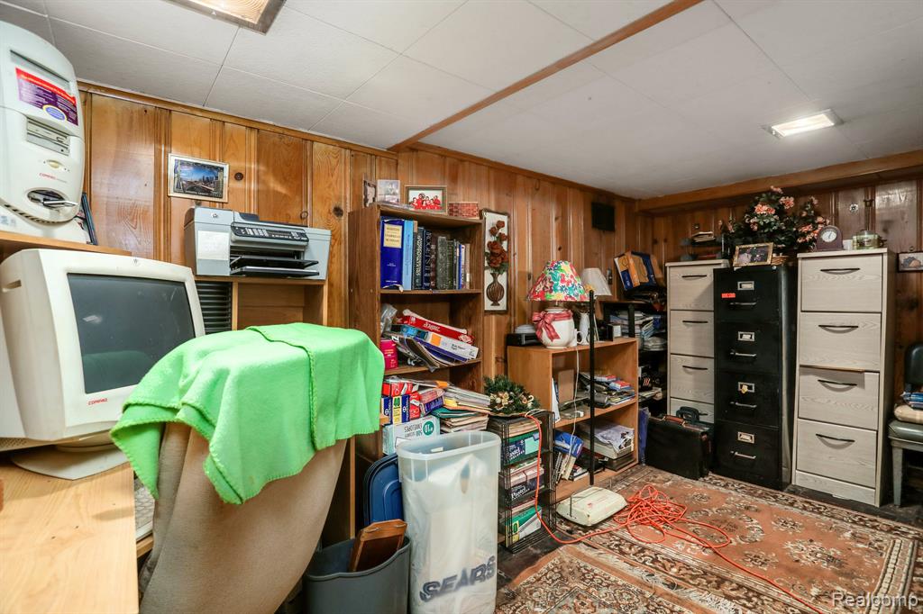 8691 E OUTER Drive, Detroit, MI 48213 — Photo 36