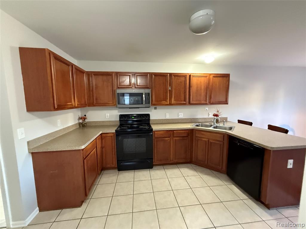 6063 Pine Cone Drive, Grand Blanc, MI 48439 — Photo 10