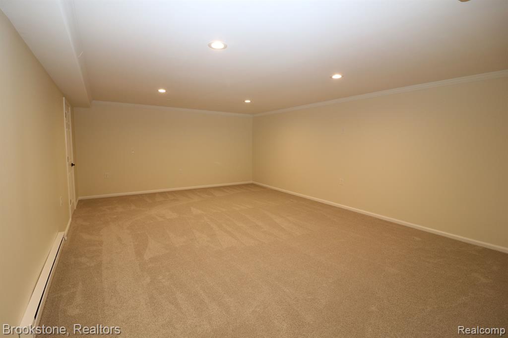 395 GENEVA Court, Howell, MI 48855 — Photo 23