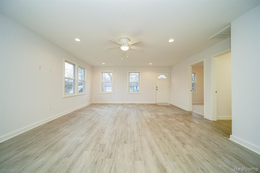 935 MCCLELLAN Street, Lake Orion, MI 48362 — Photo 9